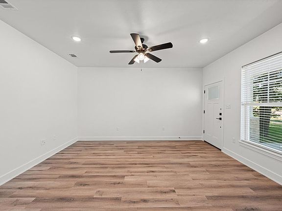 5th image of 717 N 3rd St