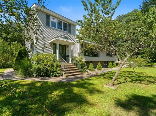 92 Follett St, North Smithfield, RI 02896