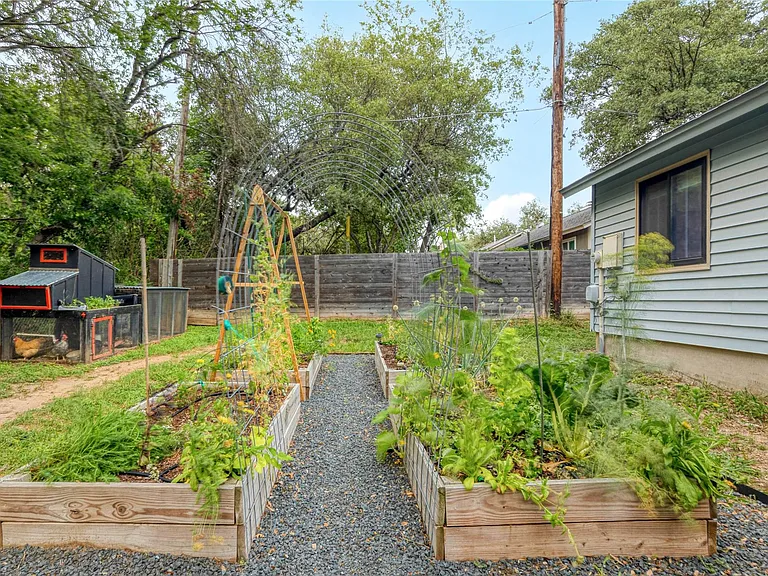 8812 United Kingdom Dr — Photo 27