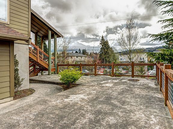 2nd image of 1026 22nd St APT 110