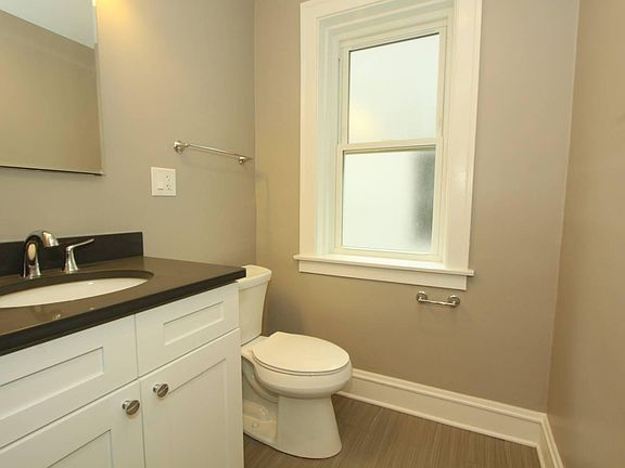 4th image of 3931 N Kostner Ave #1S