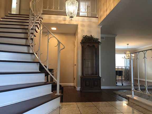 2nd image of 5509 Voletta Pl