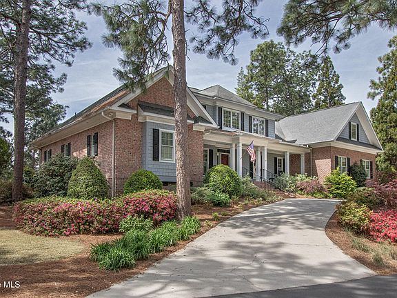 2nd image of 60 Oak Meadow Road