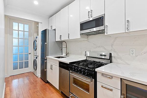 1st image of 196 Elizabeth St APT 13