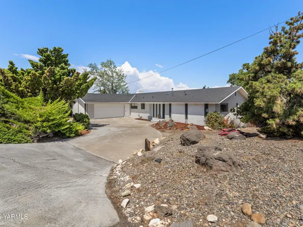 5207 Crest Dr, Yakima, WA 98908