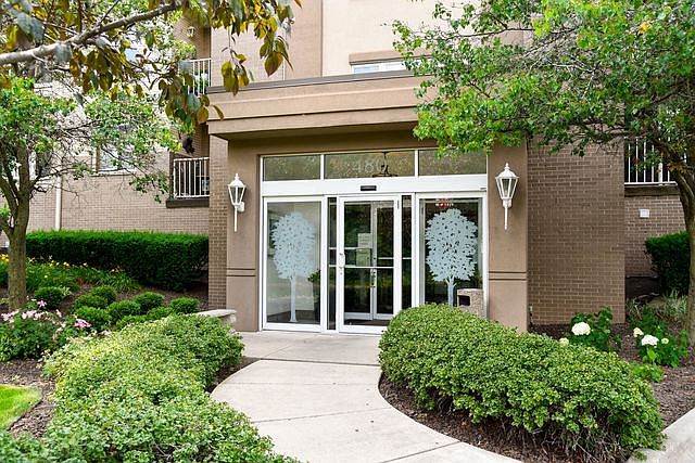 1st image of 480 E Montrose Ave APT 211