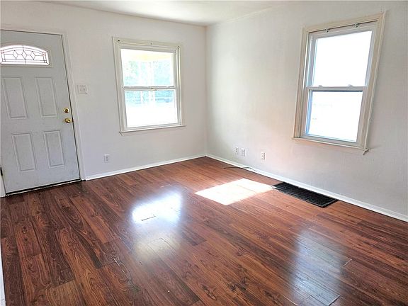 3rd image of 3313 Riverside Dr