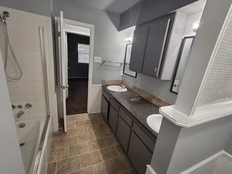 111 SE Coachman Dr — Photo 9