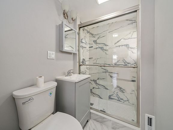 5th image of 145 Boyd Ave