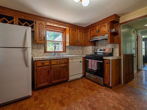 4th image of 113 Oak St