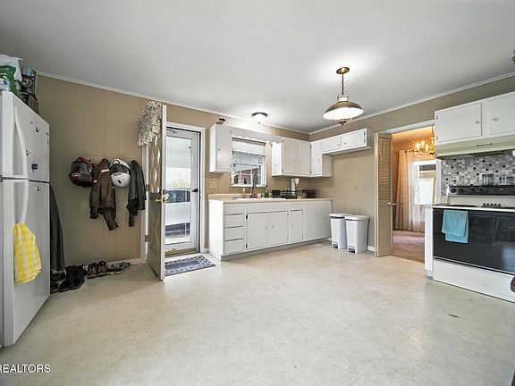 4th image of 423 Kildare Dr