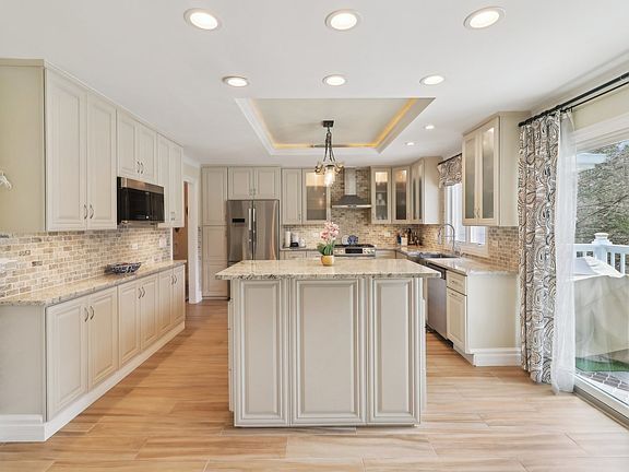 4th image of 333 Butterfield Ln