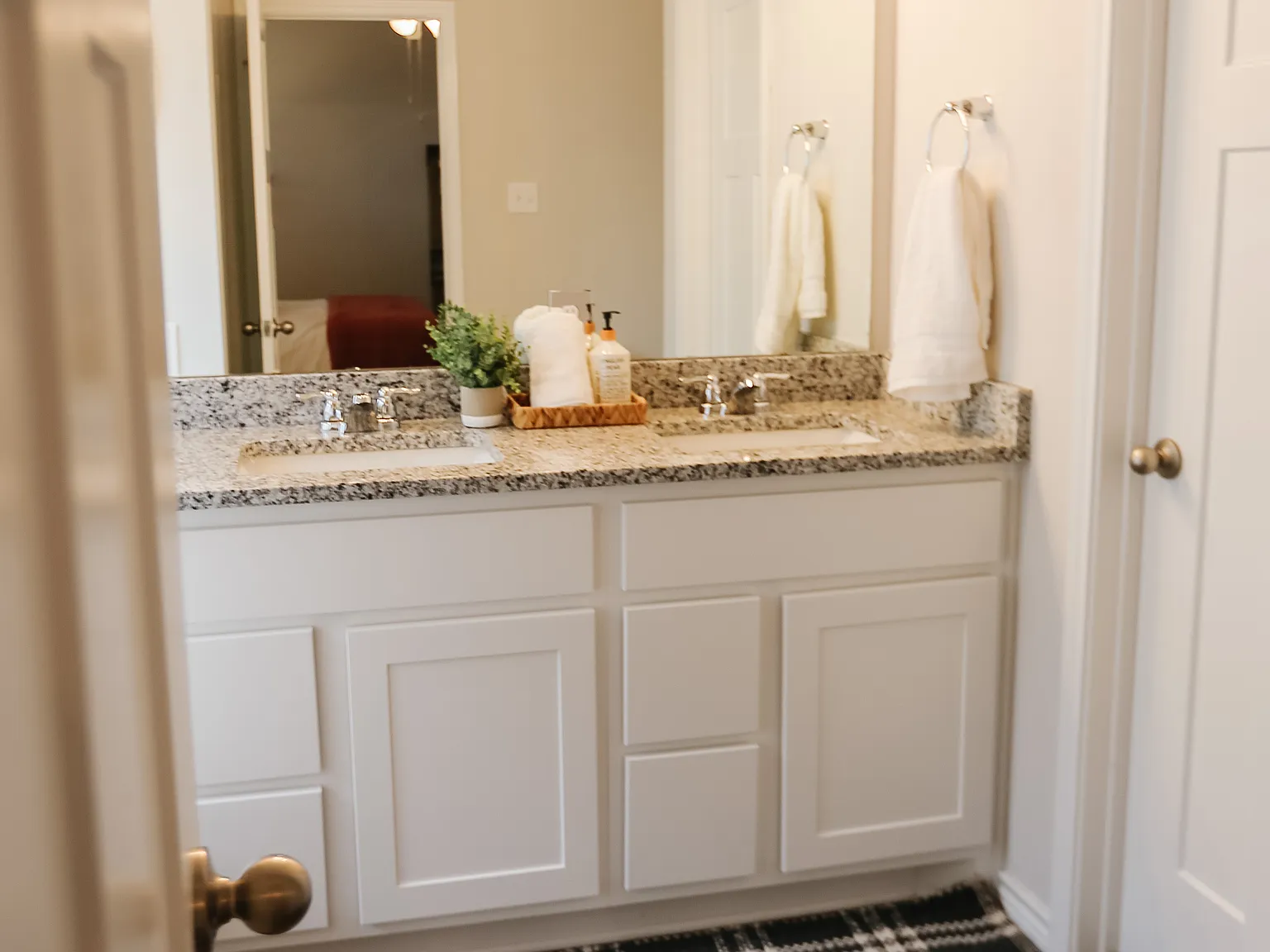 3 bed, 2.5 bath, 1600 sqft, $2,700 — Photo 4