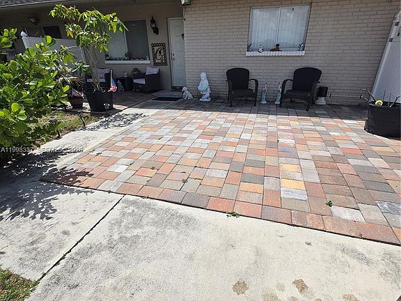 4th image of 712 SE 8th St
