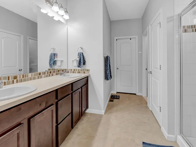 1086 McMurdo Cir — Photo 21
