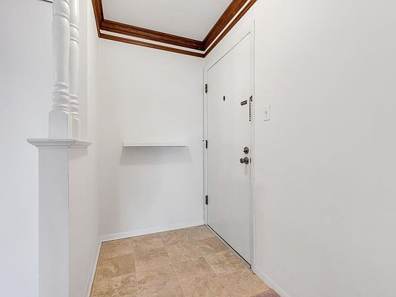 4th image of 626 Rosetta Dr APT A