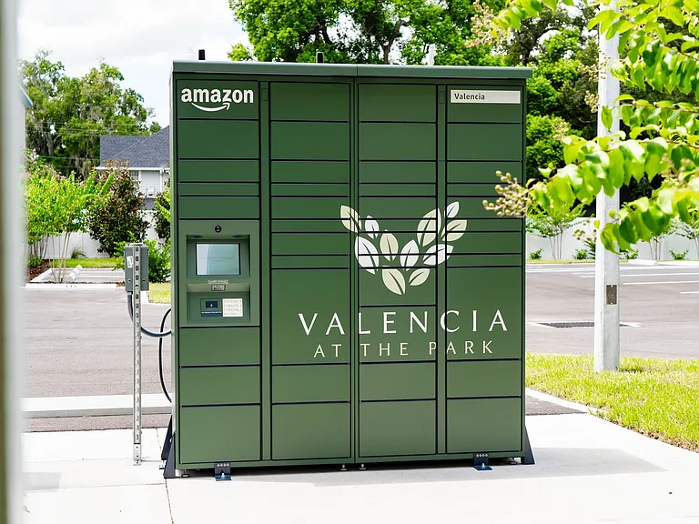 Valencia at the Park — Photo 7