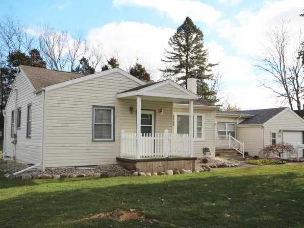 2911 Emerald Dr, Kalamazoo, MI 49001