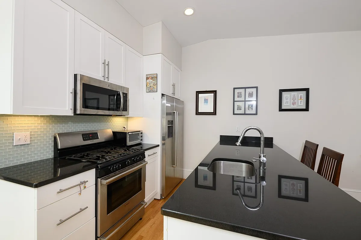 Building Photo - 87 3rd St #1