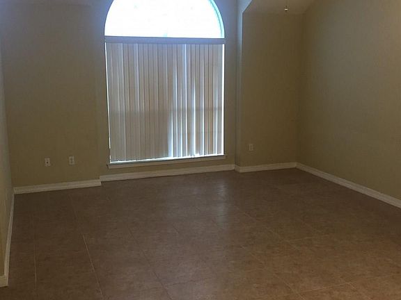 5th image of 1352 Redwood Ln