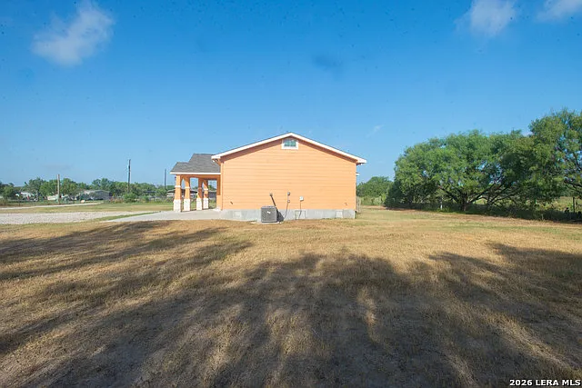3 bed, 2.0 bath, 1677 sqft, $1,950 — Photo 2