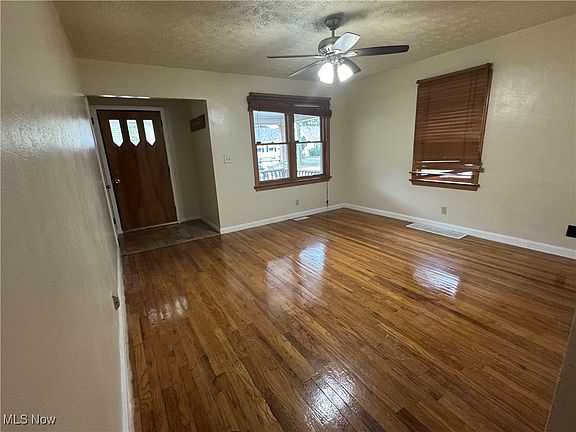3rd image of 3234 Lincoln St