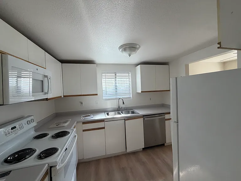 425 Mission Blvd — Photo 10