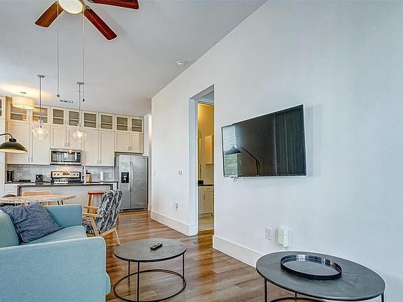 5th image of 1508 Blodgett St #609