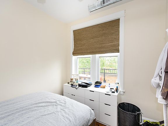 5th image of 932 N Oakley Blvd #1