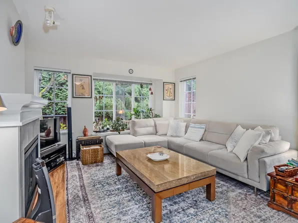 3379 Morrey Ct #16, Burnaby, BC V3J 7Y4