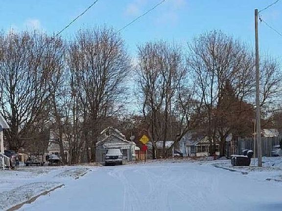 Exterior Neighborhood (street photo)