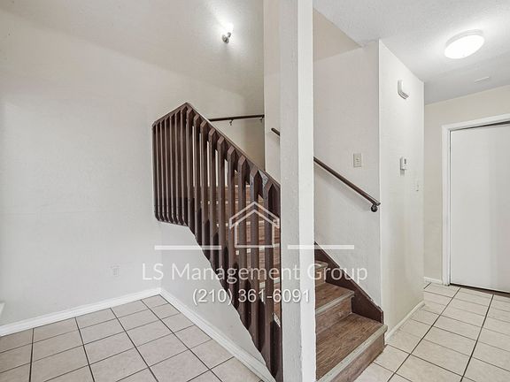 5th image of 6718 Windsor Holw Unit 6718
