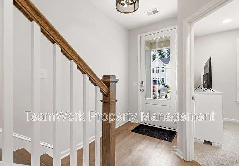 506 Green Fern Dr — Photo 4