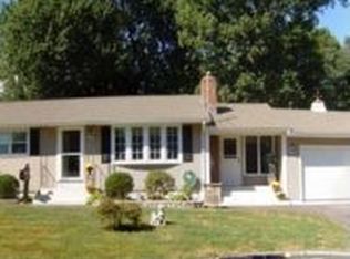 25 Riviera Dr, Enfield, CT 06082