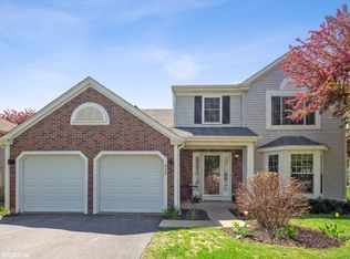 849 Royal Glen Dr, Cary, IL 60013