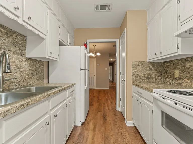 29511 Burns Ln — Photo 8