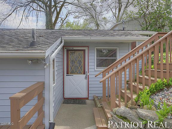 2nd image of 2803 Lakeside Dr