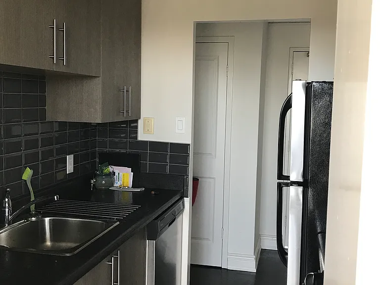 40 Soudan Ave #1205 — Photo 11