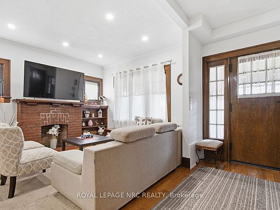 3rd image of 5134 Victoria Ave