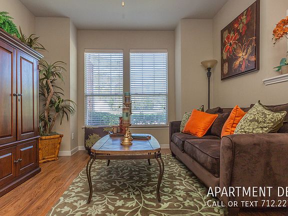 3rd image of 1906 Westview Blvd #1102