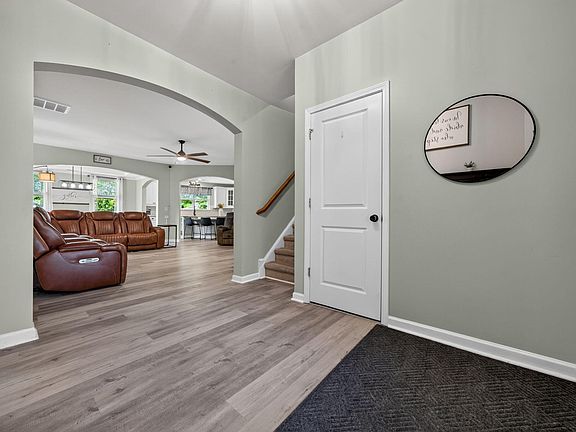 4th image of 304 Montserrat Dr