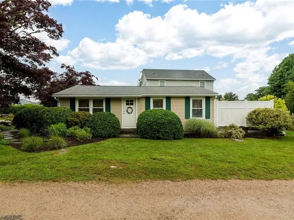 6 E Burdick St, Charlestown, RI 02813