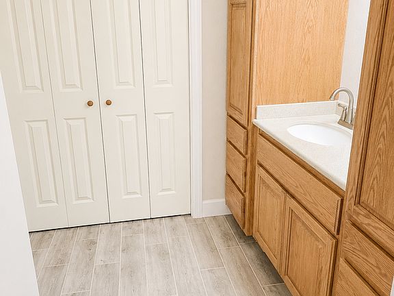 5th image of 170 Heidi Cir