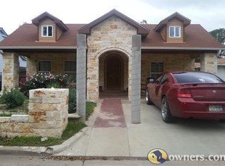 303 W Hall St, Hearne, TX 77859