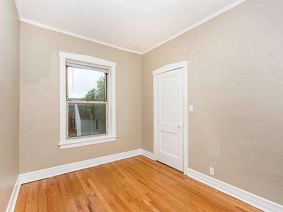 5th image of 1154 W Barry Ave #3