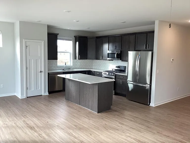 N161W21803 Daisy Dr — Photo 3