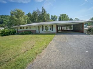 106 Riddle St NE, Norton, VA 24273