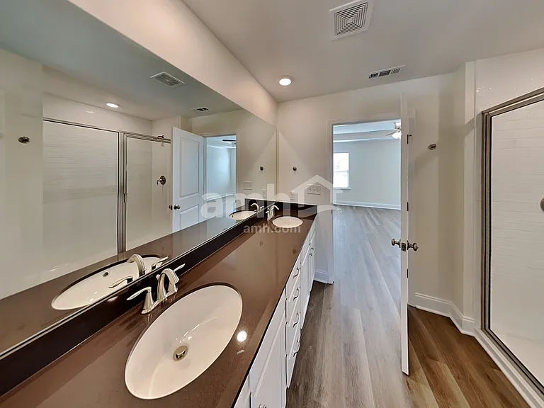 5323 Trust Dr — Photo 13
