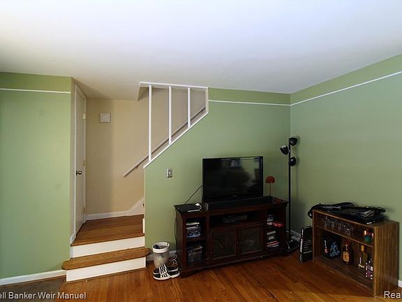 4th image of 320 S West St #1