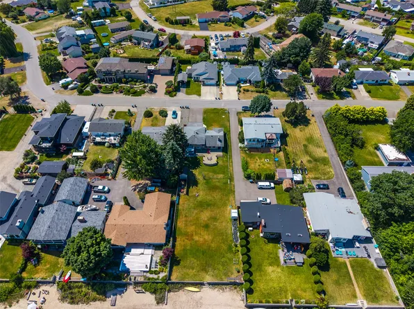 331 Lakeshore Dr, Chase, BC V0E 1M0